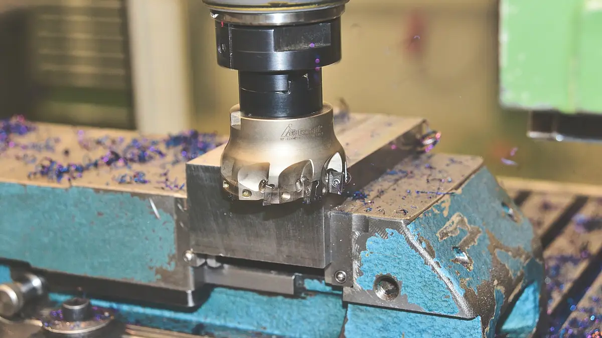 Operator maszyn CNC – zarobki, obowiązki i perspektywy
