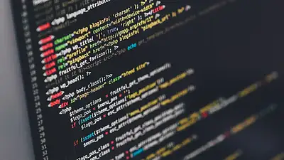 Ile zarabia technik programista? Zarobki i perspektywy 2023